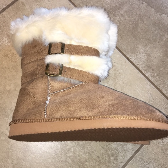 Boots - Picture 2 of 6